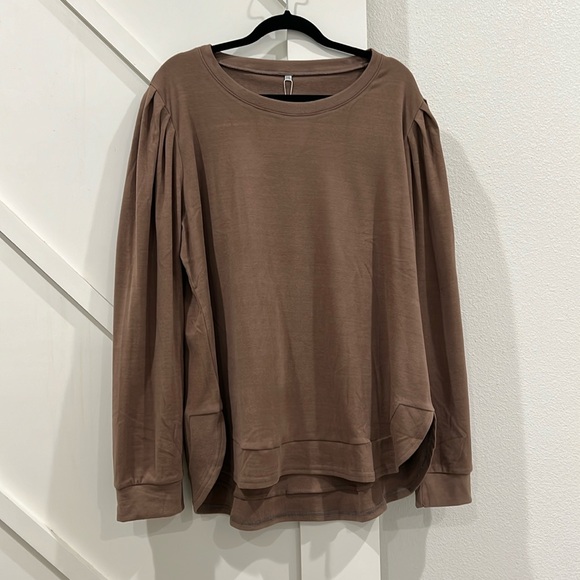 Boutique sweater. - Picture 1 of 1